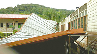 Storm damages SK Kemabong block
